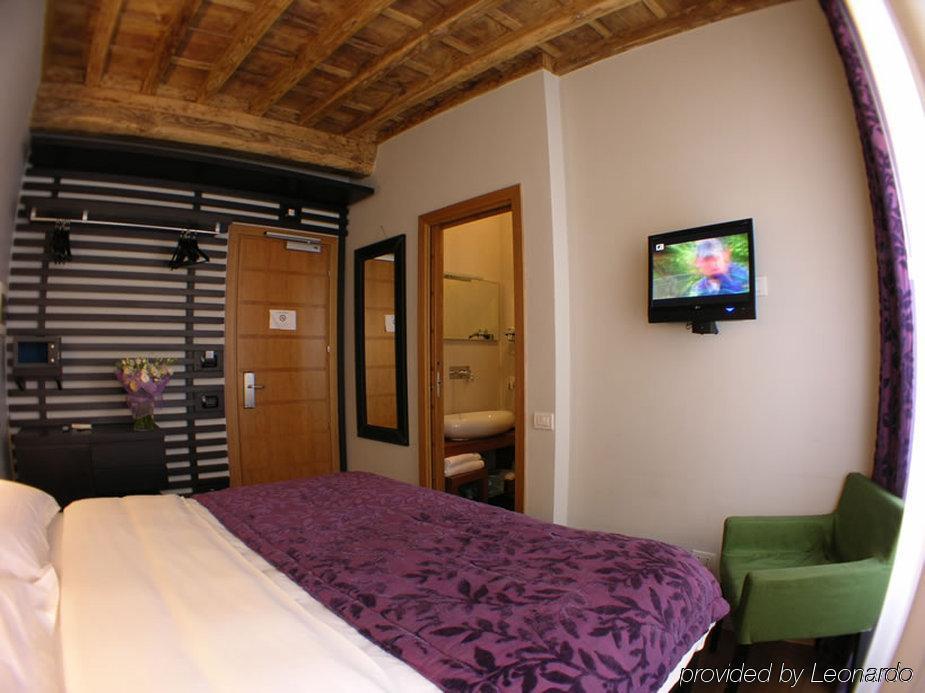 เตรวี บีบี โบ บูทิก โฮเทล Hotel โรม ภายนอก รูปภาพ